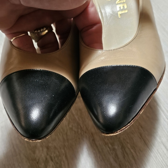 AUTHENTIC CHANEL VINTAGE HEELS - Picture 4 of 11
